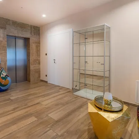 Gorgeous In Apartament